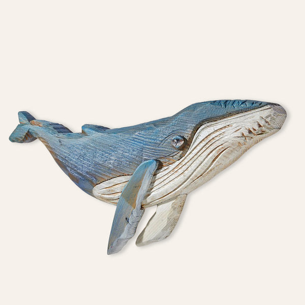 Baleine bleue en bois